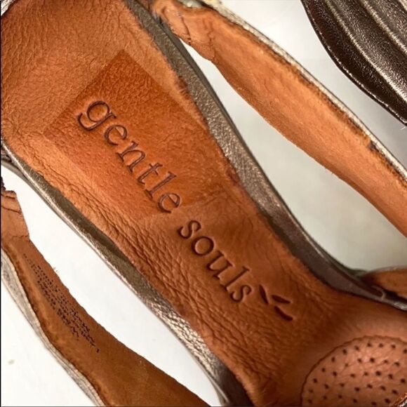 Like new Gentle Souls / Kenneth Cole
leather heels - Picture 6 of 8